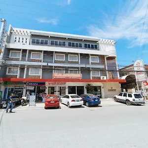Reddoorz @ Poblacion District Hotel